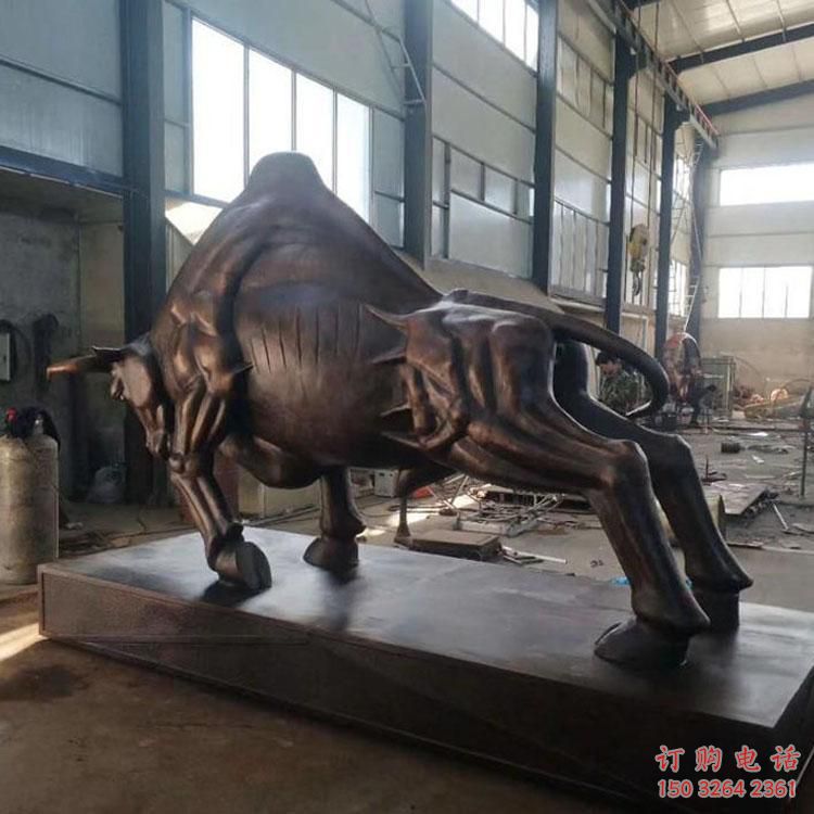 拓荒牛動物銅雕