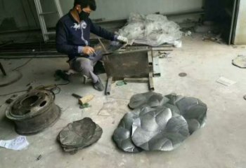 廣場蓮藕銅雕廠家  黃銅植物景觀銅雕制作