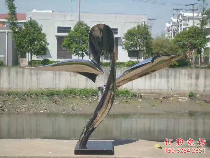 制作雄鷹雕塑，仿真效果，公園廣場動(dòng)物擺件