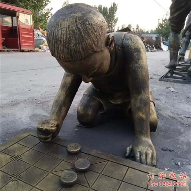 鑄銅下棋雕塑廠家，童趣主題，抽象民俗雕塑擺件小品