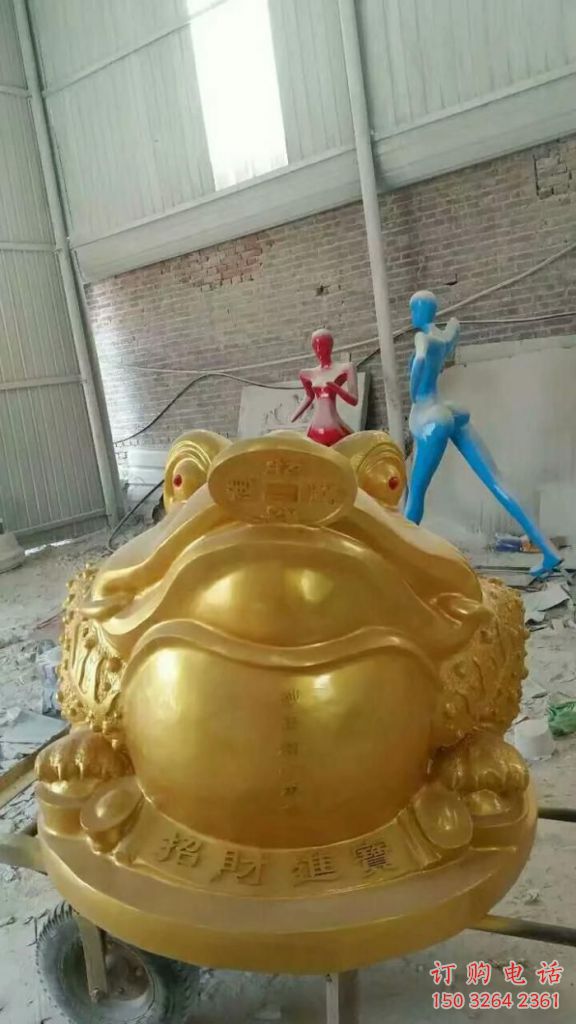 承接店門(mén)口金蟾雕塑廠家 創(chuàng)意招財(cái)動(dòng)物雕塑 仿真擺件