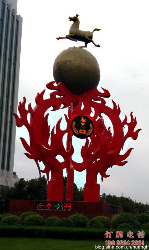 城市馬踏飛燕雕塑廠家 風(fēng)景區(qū)彩繪雕塑 抽象擺件