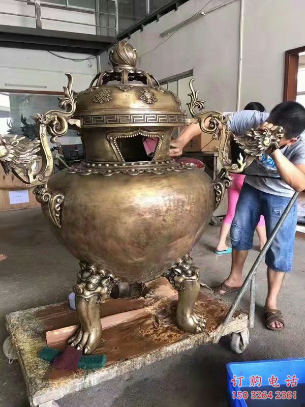 三足帶蓋博山爐雕塑