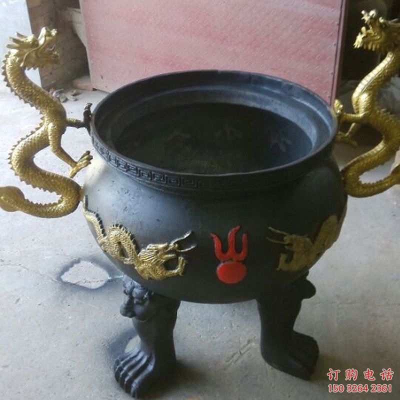 盤龍三足爐銅雕塑