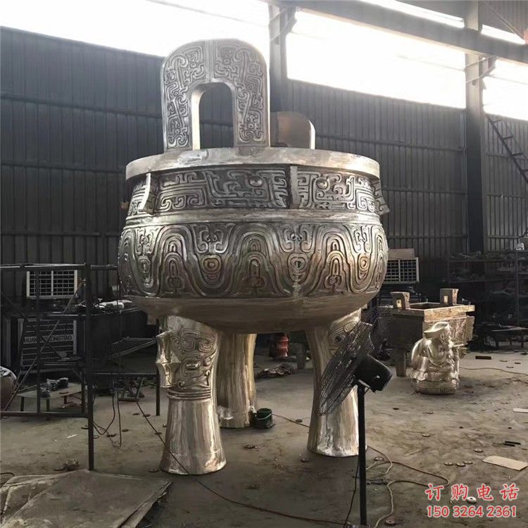 黃銅材質(zhì)圓鼎雕塑造型