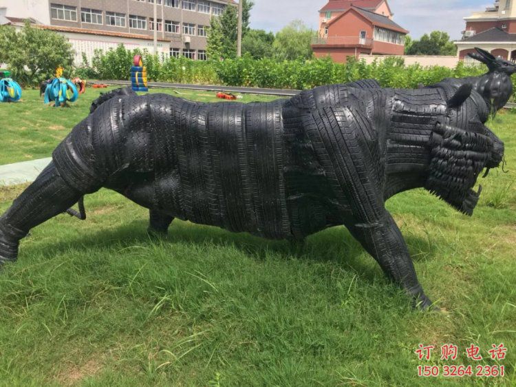 甘南輪胎牛雕塑承接，鍛造工藝，仿銅輪胎牛雕塑訂做