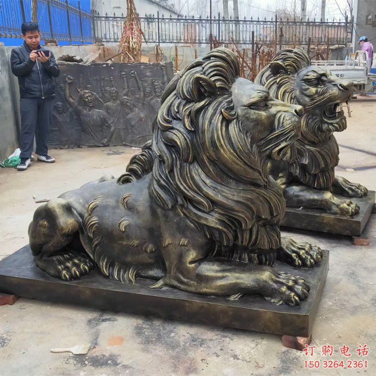 河池大型趴獅雕塑，仿銅動(dòng)物雕塑，玻璃鋼獅子雕塑制作