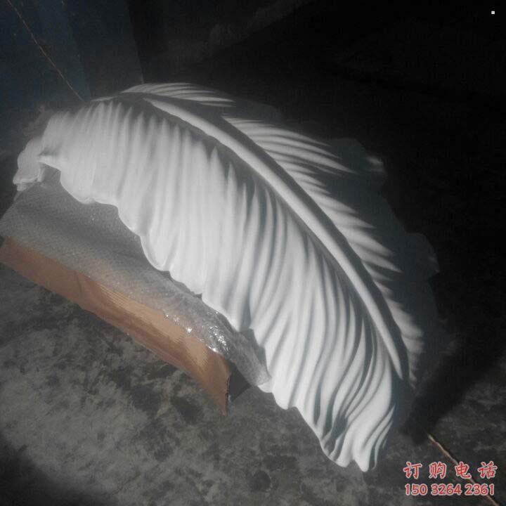 遵義羽毛雕塑供應(yīng)，花園小品，酒店玻璃鋼羽毛雕塑展品