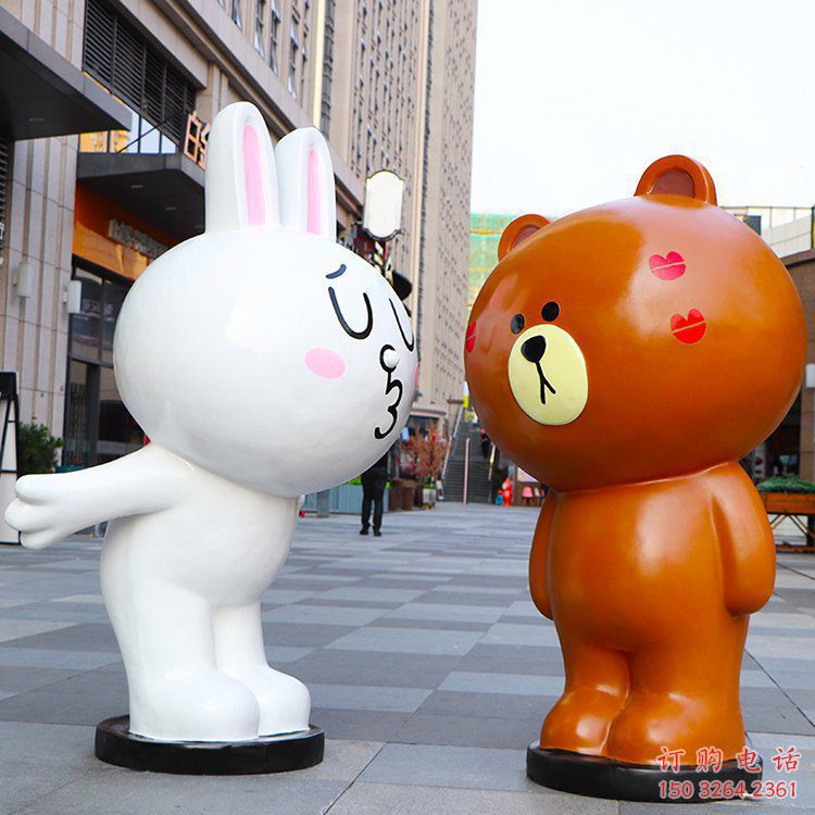 南明步行街布朗熊雕塑，玻璃鋼動(dòng)物雕塑，卡通方式