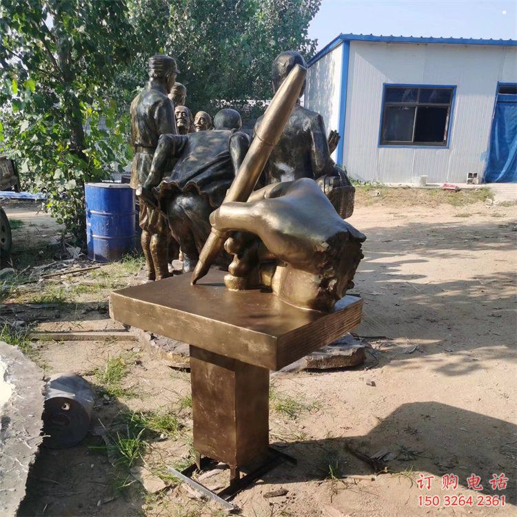長安手握鋼筆雕塑，街道標(biāo)識(shí)，玻璃鋼手握鋼筆雕塑廠家