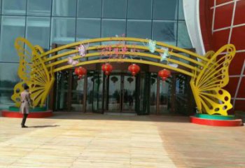 河池蝴蝶拱門雕塑，鏤空烤漆效果，不銹鋼小區(qū)標識雕塑
